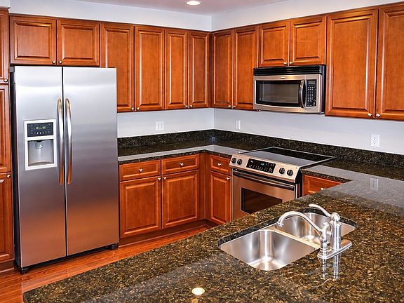 4th image of 121 N Monroe St APT 5007