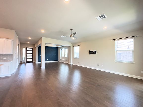 4th image of 17916 Umberto Dr