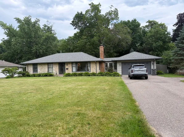 413 Blake Rd S, Hopkins, MN 55343