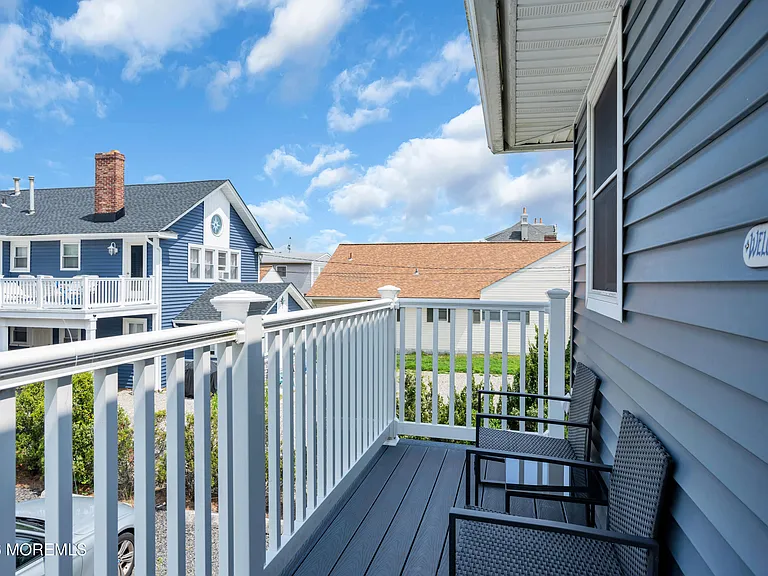 27 Arnold Ave — Photo 31