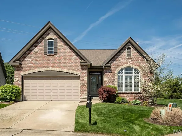 520 Sgt Pepper Dr, Saint Peters, MO 63376