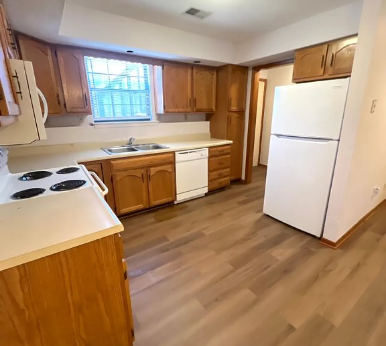 2 bed, 985 sqft, $1,199 — Photo 1