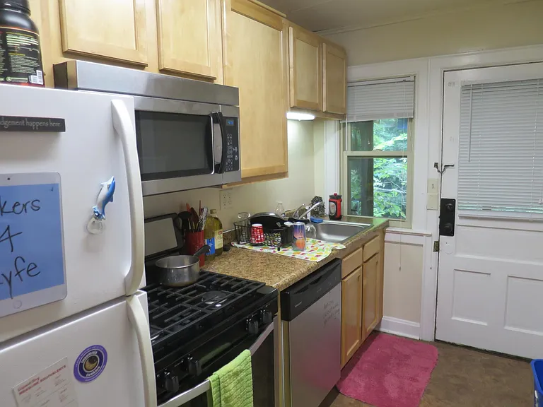 2686 Indianola Ave — Photo 6
