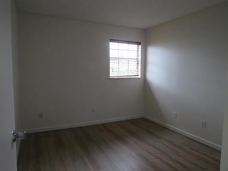 2110 SE Edler Dr — Photo 8