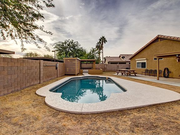 5th image of 4141 N 108th Dr