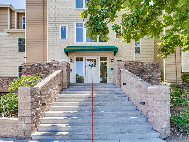 Encinal Place Apartments — Photo 12