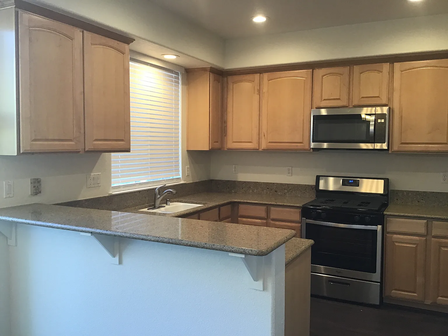 3 bed, 2.5 bath, 1540 sqft, $2,545 — Photo 2