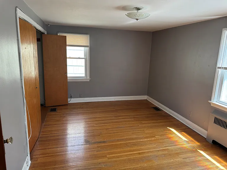 162 Rossiter Rd — Photo 17