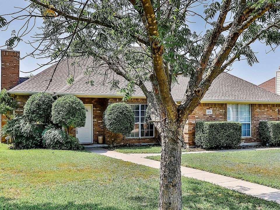 1st image of 104 Honeysuckle Dr
