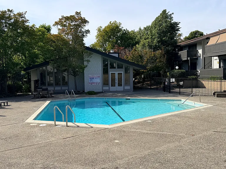 1481 Marchbanks Dr #3 — Photo 22
