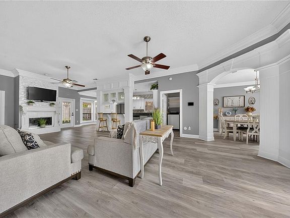 3rd image of 3708 Karen Dr