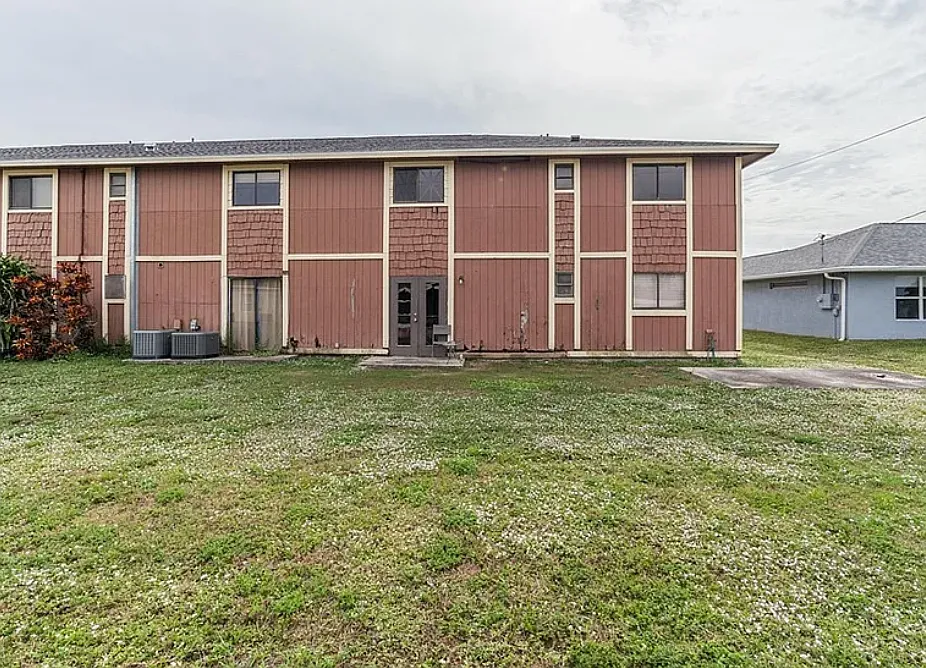 Building Photo - 1407 SW 16th Ter #201