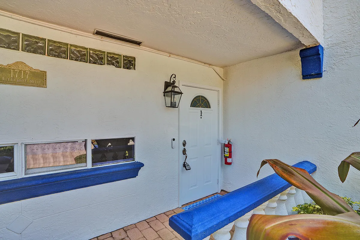 Building Photo - 1717 N Riverside Dr #1