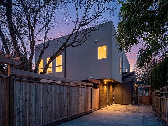 2nd image of 920 Island Rd #2