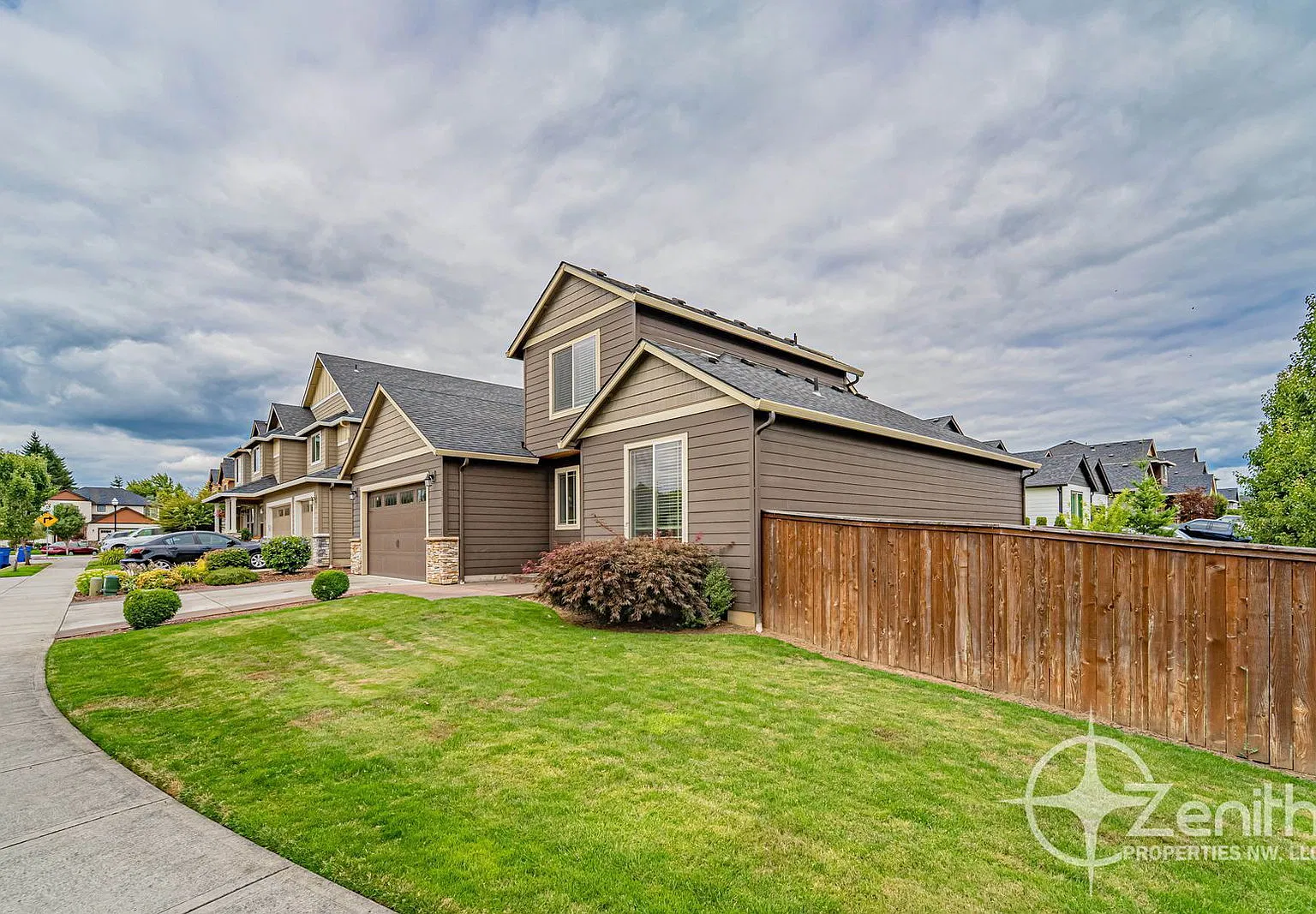 4 bed, 2.5 bath, 2382 sqft, $3,015 — Photo 2