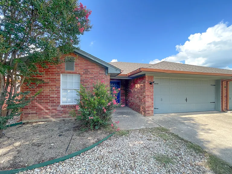 10145 Valencia Dr #A — Photo 2