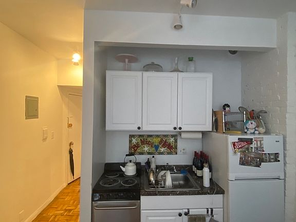 4th image of 107 Thompson St APT 2C