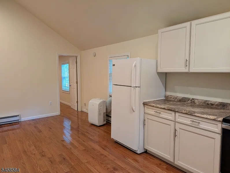 1 bed, 1.0 bath, $1,850 — Photo 2