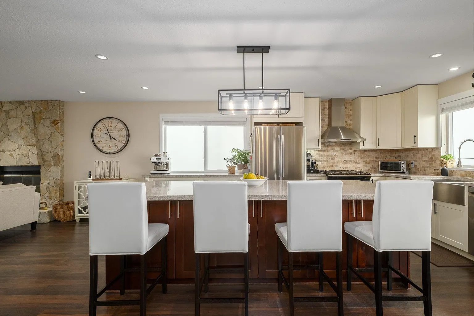 459 Cariboo Cres photo 1