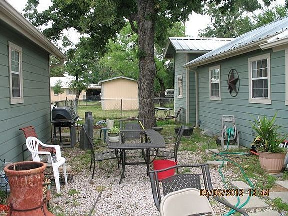 3rd image of 707 Oak Ln