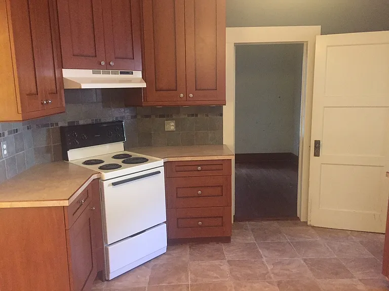 431 N Whitcomb St — Photo 2