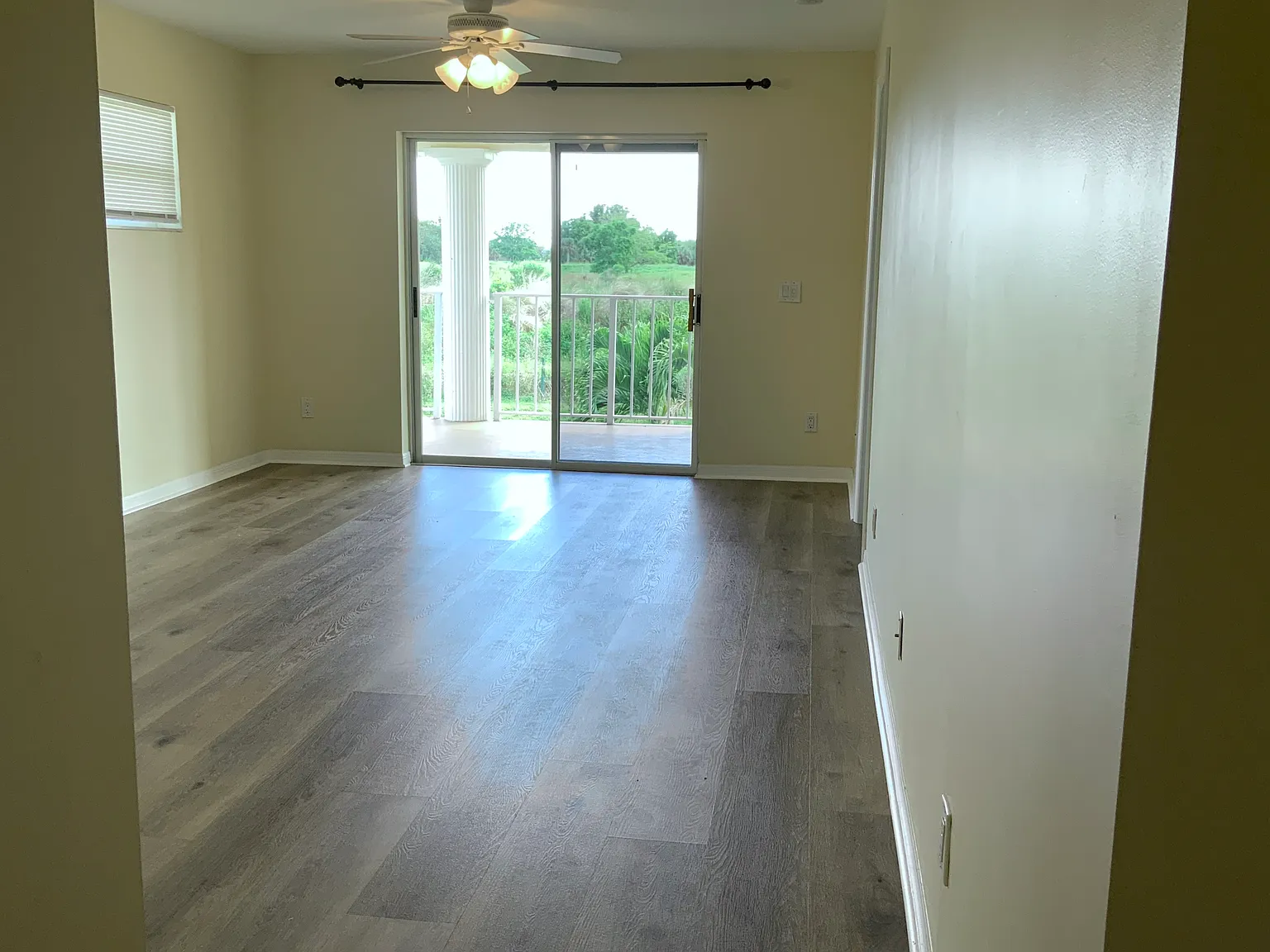 397 Grove Isle Cir — Photo 3