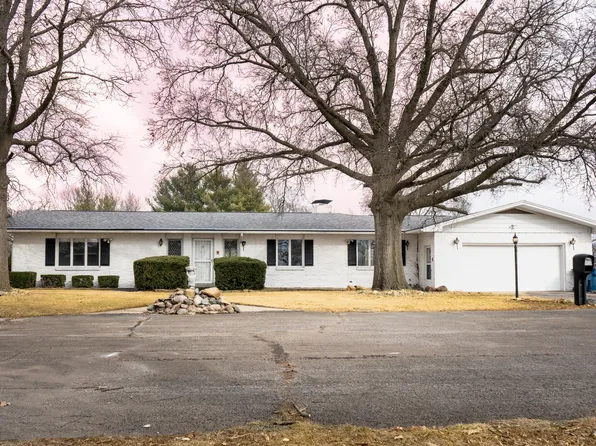 100 S Westview Dr, Pontiac, IL 61764