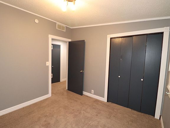 4th image of 403 W 4th St