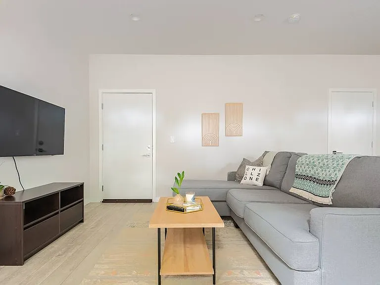 5201 NE 14th Pl #B — Photo 9