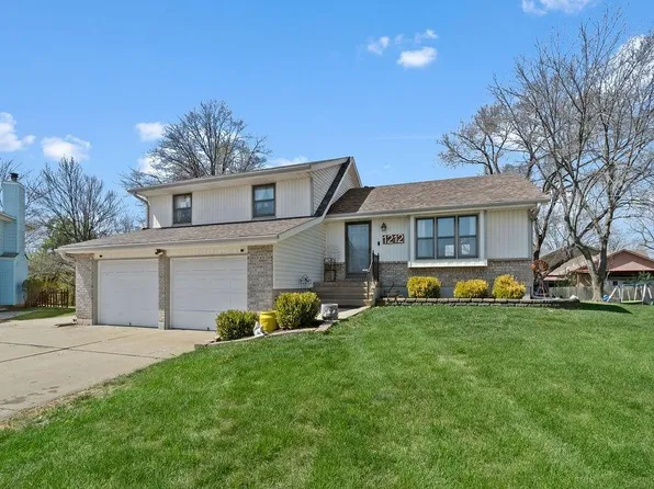 1212 SW Breckenridge Ct, Blue Springs, MO 64015