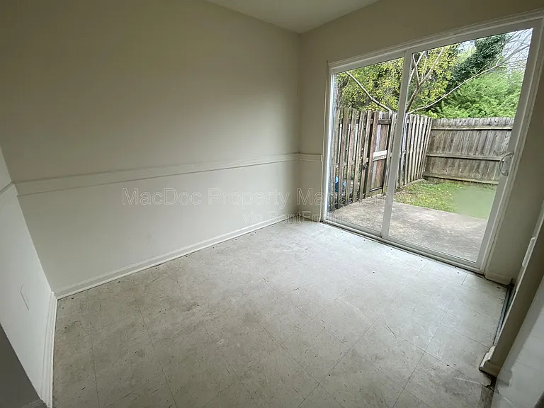 809 Denton Cir — Photo 7