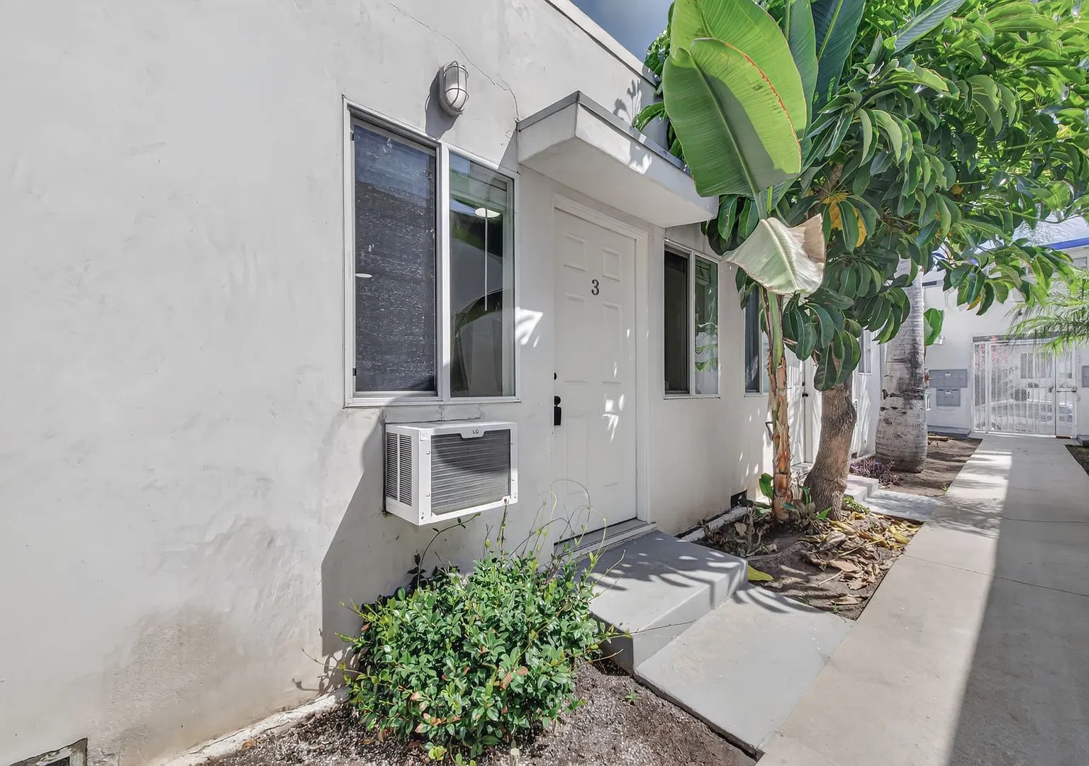67 Alamitos Ave — Photo 2