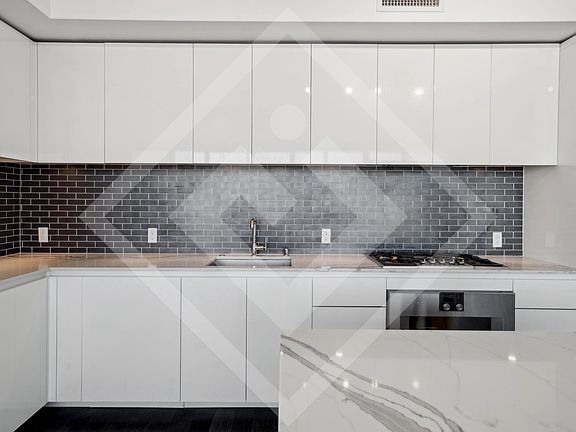 4th image of 1000 3rd St Unit 1402