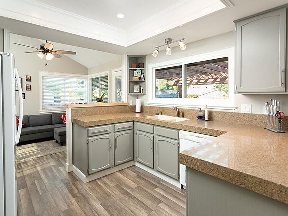 4th image of 649 Tiburon Ln
