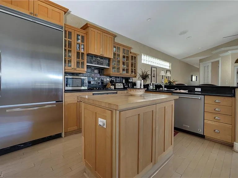 5065 Kensington High St — Photo 6