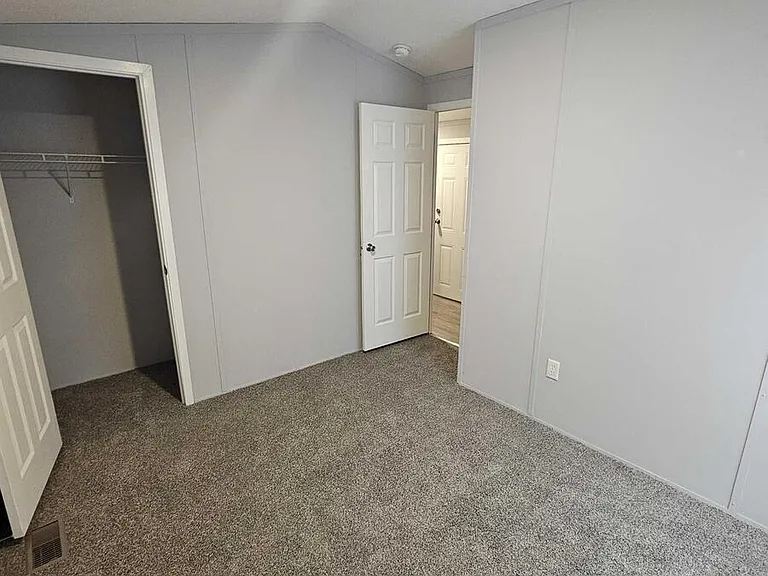2737 W Washington Ctr #52 — Photo 12