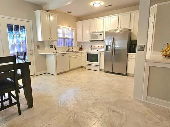 1734 Silver Run Ct, Winston Salem, NC 27127