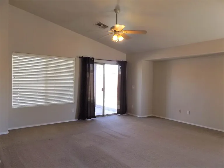 116 W Del Rio St — Photo 5