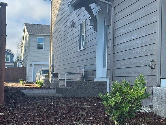 5th image of 3901 Hyde Loop NE