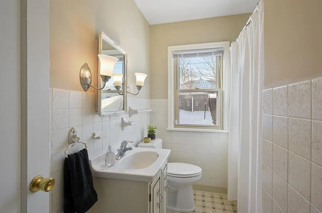 3 Bedroom Single Family Home — Photo 4