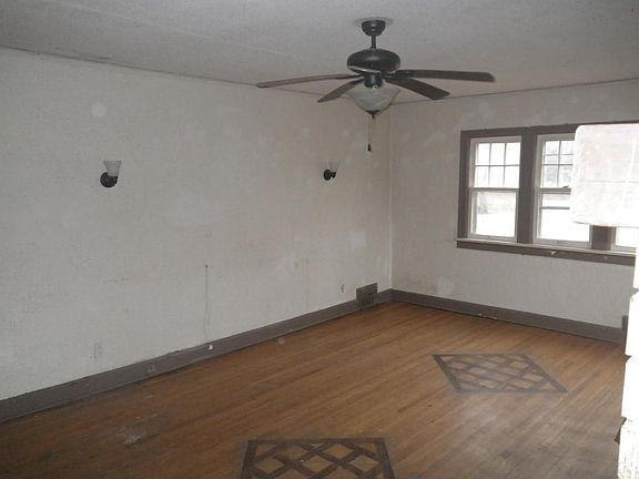 3rd image of 342 E Olden St