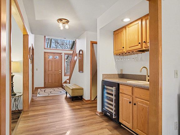 3rd image of 1410 Windy Rdg SE