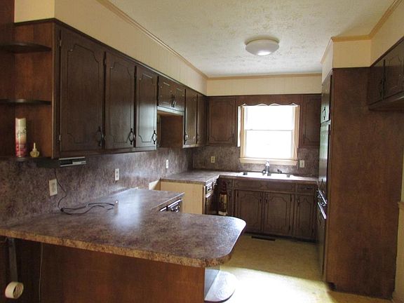 3rd image of 574 Iris Ln