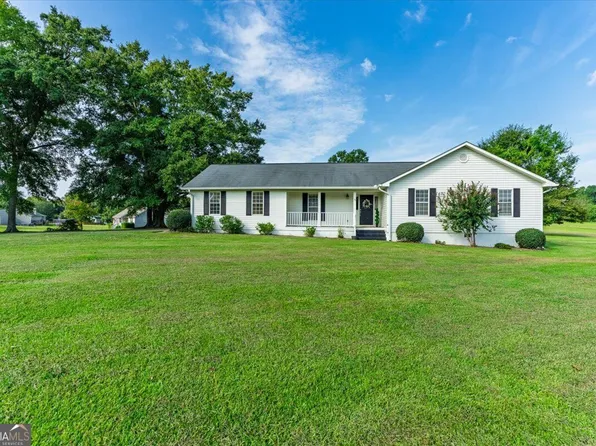 106 Stonegables Dr, Gray, GA 31032