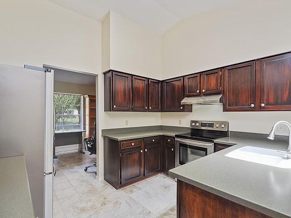 4th image of 1539 Sackett Cir