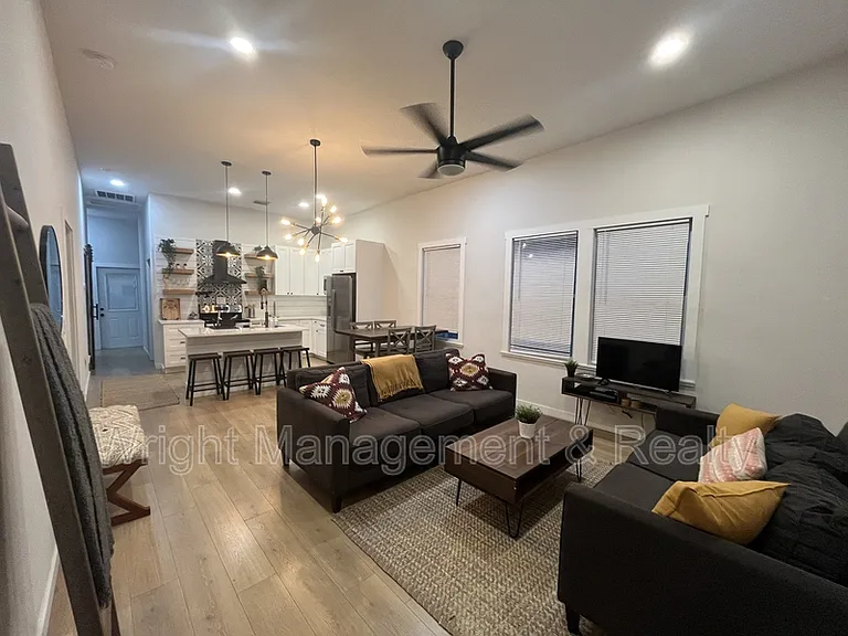1807 E 20th Ave — Photo 3