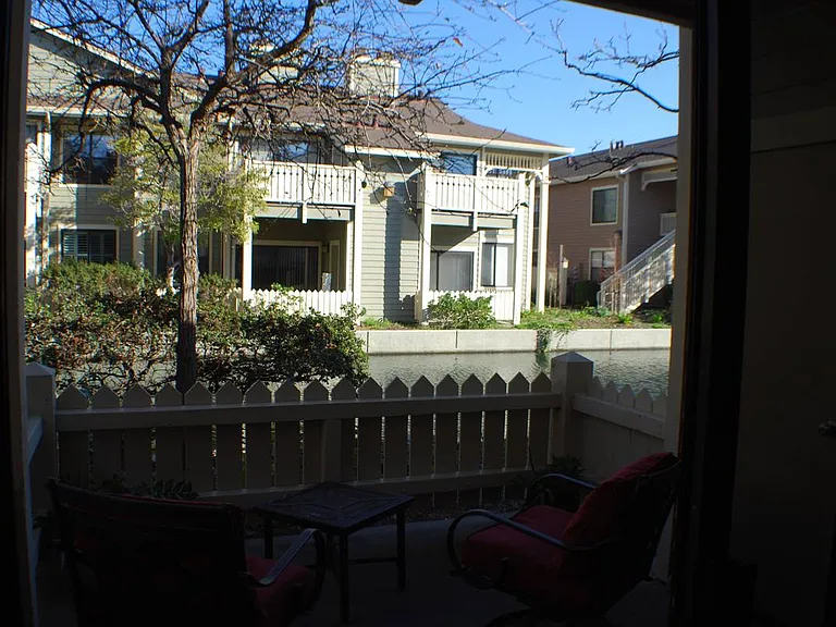 117 Lakeshore Ct #117 — Photo 9