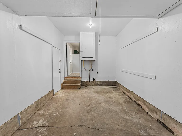 205 NW 40th St — Photo 23