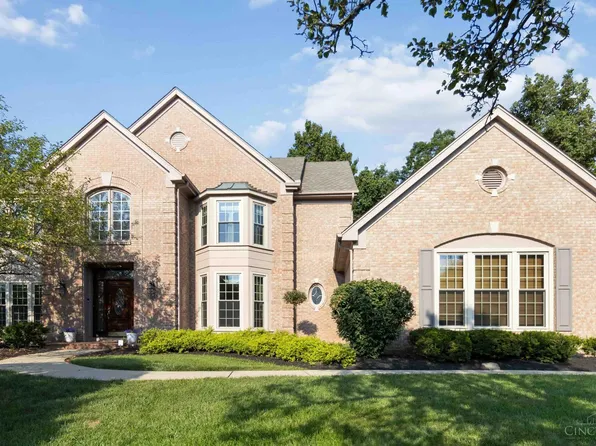 5087 Village Dr, Cincinnati, OH 45244