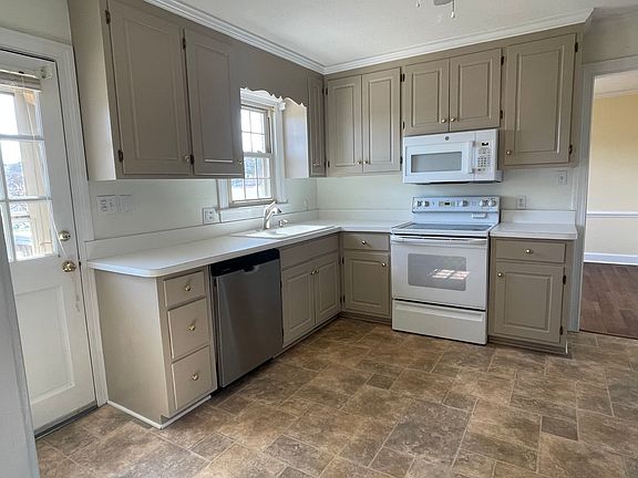 5th image of 2327 Alyson Dr N